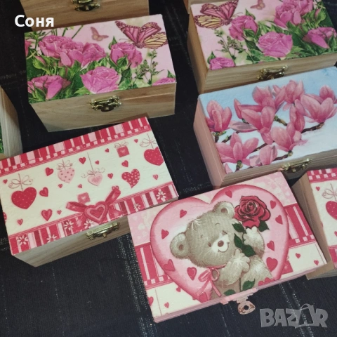 Дървена кутия с  пет ароматни мини рози - свещ, снимка 13 - Подаръци за жени - 53168163