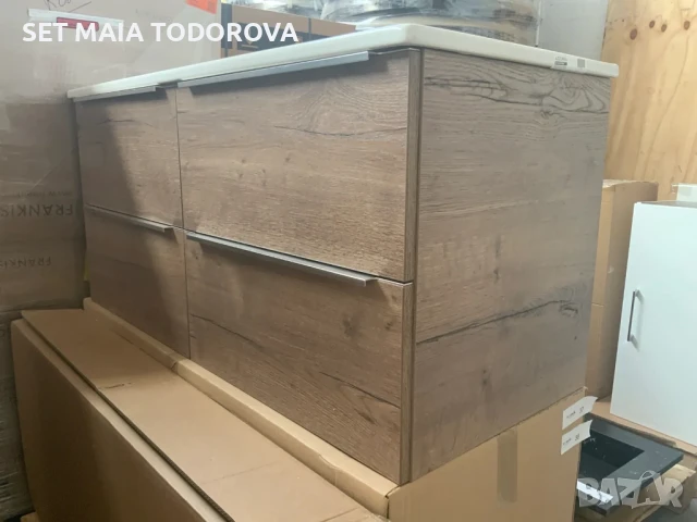 Висящ шкаф за баня