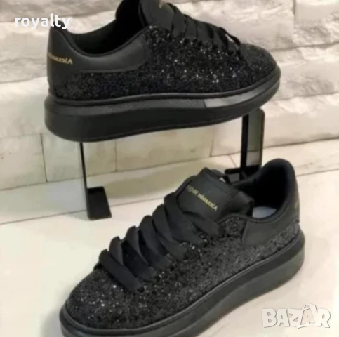 Alexander McQueen Черни Дамски Маратонки с Камъни 