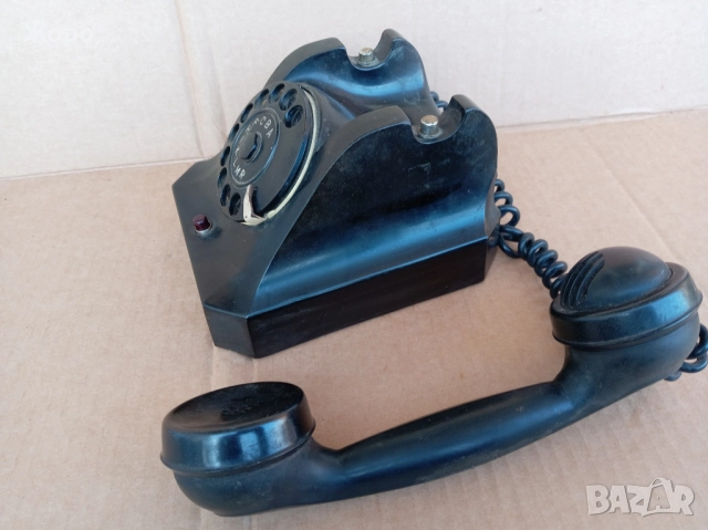 Старинен бакелитен телефон с шайба телефонен апарат 40те, снимка 2 - Антикварни и старинни предмети - 52877067