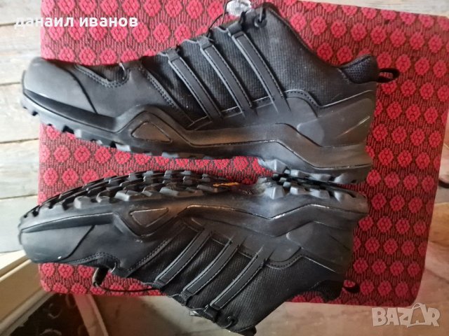 Високачесвени маратонки Adidas terex 44 номер , снимка 3 - Спортни обувки - 37223897