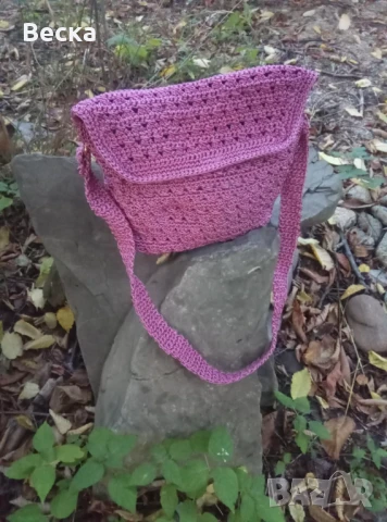 Нежна ръчно изплетена чанта 