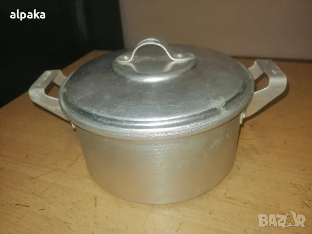 Продавам нова малка алуминиева тенджерка с капак