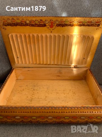 Българска дървена пирографирана етно кутия за цигари-9, снимка 3 - Антикварни и старинни предмети - 43996296