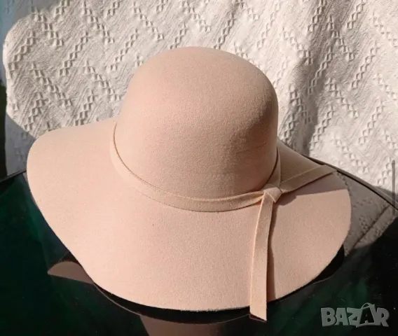 Дамска шапка , снимка 4 - Шапки - 39272577