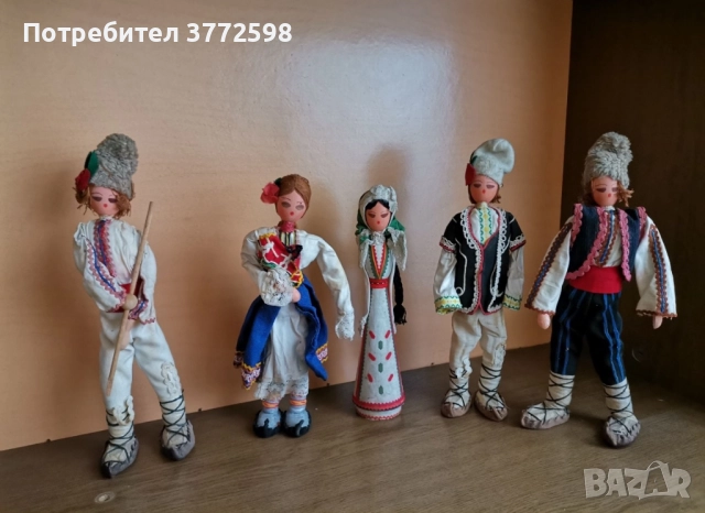 Дървени кукли с народна носия
