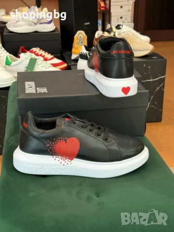 Оригинални дамски сникърси Love Moschino  259 лв.