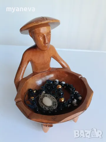 Дърворезба от остров Бали, купа за бижута, ключове и други аксесоари. 