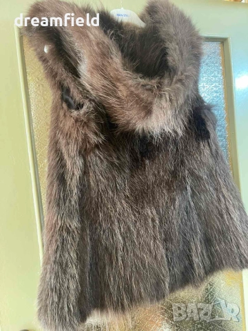 Сезонна цена-Елек естествен косъм с голяма качулка