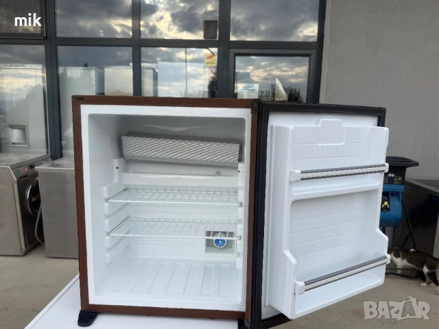 Минибар - малък хладилник Амонячен , снимка 2 - Хладилници - 51915962