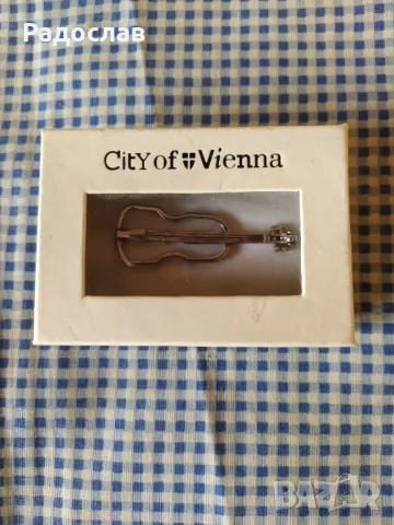метална брошка Виена