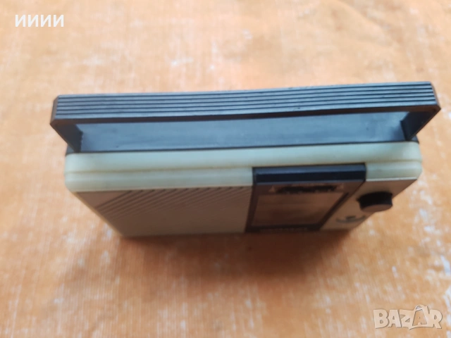 Радио транзистор Алпинист, снимка 2 - Радиокасетофони, транзистори - 53385925