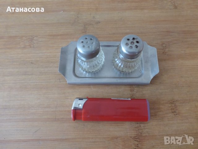 Комплект солница и пиперница с метална поставка, снимка 2 - Аксесоари за кухня - 43996895