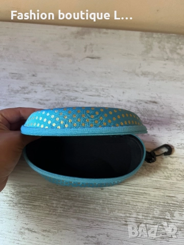 Калъф за очила в светло син цвят на златни точки 🩵, снимка 3 - Слънчеви и диоптрични очила - 52333587