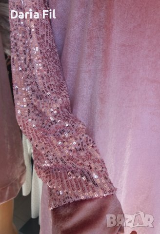 Розова рокля от меко кадифе с ръкави и качулка целите обшити с розови пайети, снимка 2 - Рокли - 40231331