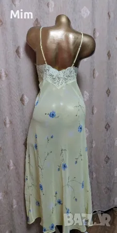 М Жълта дълга нощница на сини цветя , снимка 5 - Нощници - 49876664