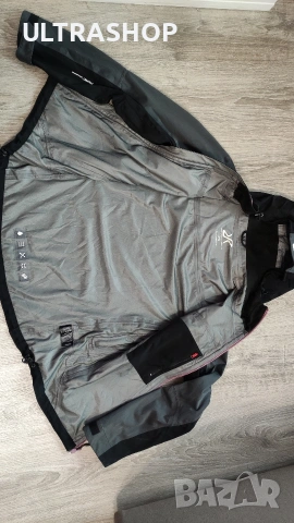 Дамско горнище Revolution Race M size, снимка 7 - Якета - 53119612