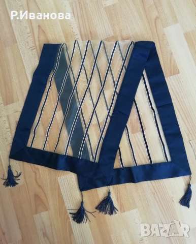 Нов комплект покривка, тишлайфер и 2 каренца в синьо и златисто, снимка 2 - Покривки за маси - 52007690