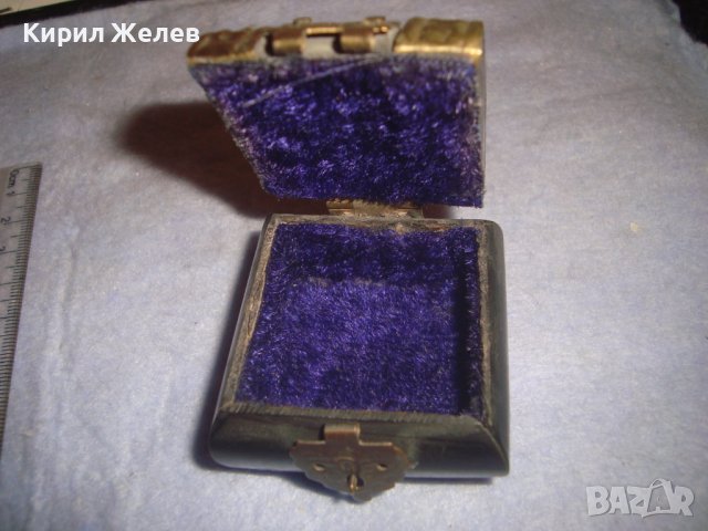 СТАРИННА ТИБЕТСКА КУТИЙКА за БИЖУТА от РОГ с МЕСИНГОВ ОБКОВ и ПЛЮШ ВЪТРЕ МАЙСТОРСКА ИЗРАБОТКА 32232, снимка 2 - Антикварни и старинни предмети - 38258852