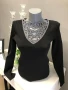 блуза с ефектно деколте и камъни , снимка 2