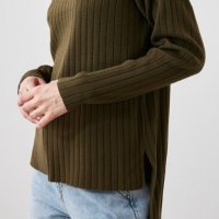 Рипсен пуловер с асиметричен подгъв, снимка 4 - Блузи с дълъг ръкав и пуловери - 38698768