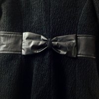 Дамско черно палто с паделка марка Radek's, снимка 3 - Палта, манта - 43545978