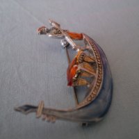 Сребърна  брошка гондола    емаил и маркизети, снимка 2 - Антикварни и старинни предмети - 36875156