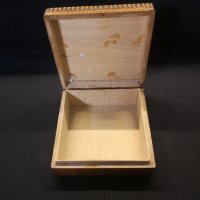 Пирографирана дървена кутия. , снимка 3 - Антикварни и старинни предмети - 44007274