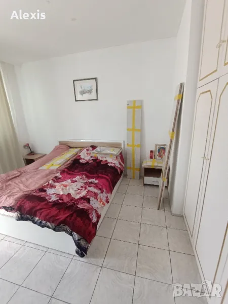 Продава се спалня с две нощни шкафчета , снимка 1