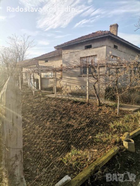 Къща с двор в град Лозница, снимка 1