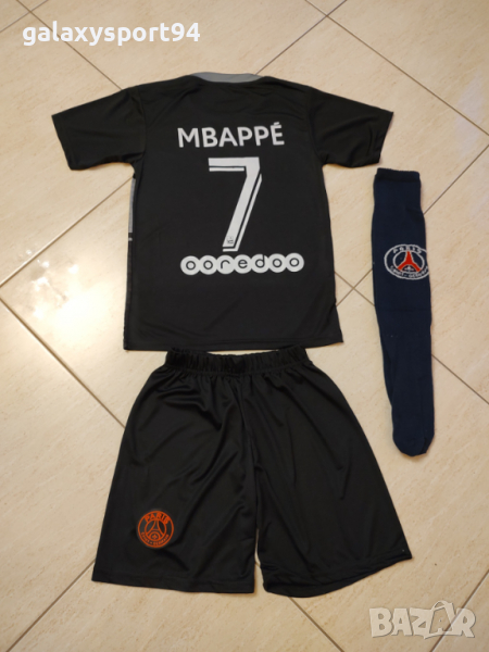 Mbappe 7 + Калци PSG Black Детски Черен Екип сезон 22 Комплект Мбапе, снимка 1