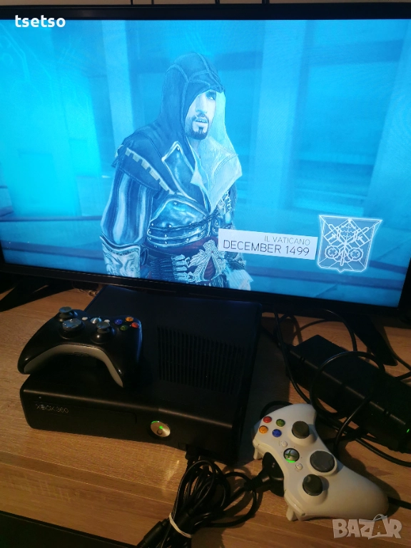 Xbox 360 Slim с 3 джойстика и дискове с 5 игри., снимка 1