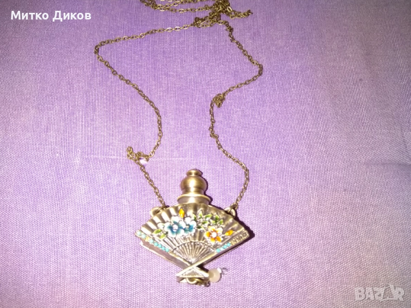 Винтидж бутилка за парфюм от месинг, клозоне, флорална, с W-образна винтова капачка Н-50мм и 55х20мм, снимка 1