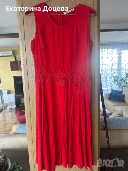 Червена рокля с цветя на талията, снимка 1
