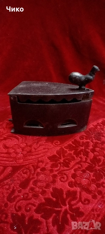 Стара чугунена ютия на въглища , снимка 1