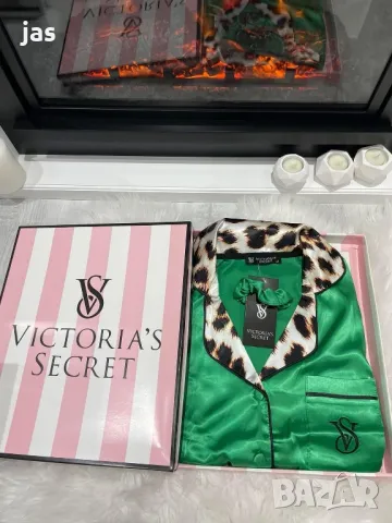 Сатенена пижама Victoria’s Secrer, снимка 3 - Пижами - 48552536