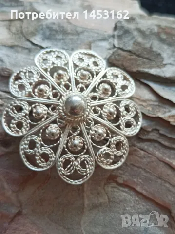 Посребрена брошка филигран 