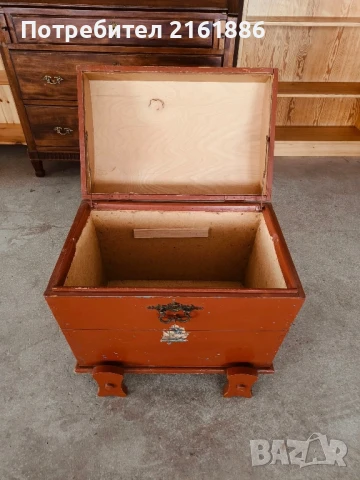 Изящна ръчно рисувана ракла с месингови дръжки , снимка 4 - Декорация за дома - 51024380