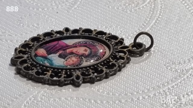 Vintage медальон-висулка с лика на Богородица, снимка 3 - Колиета, медальони, синджири - 42998387