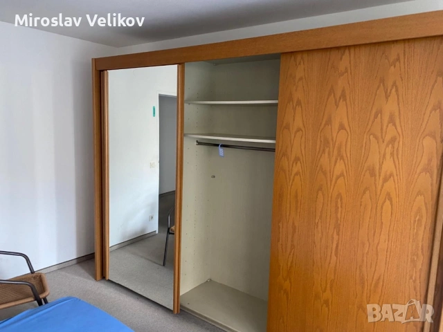 Трикрилен гардероб с плъзгащи врати в добро състояние , снимка 2 - Гардероби - 53470008