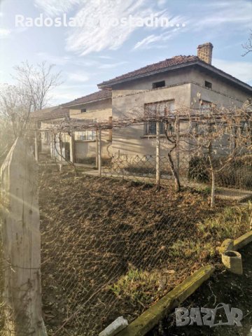 Къща с двор в град Лозница