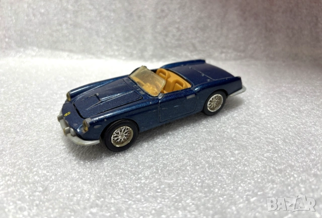 Метална Количка Ferrari 1961 400 Superamerica, снимка 2 - Колекции - 53177215