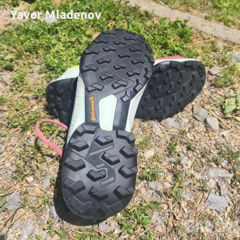 Туристически маратонки adidas Gore Tex чисто нови 42 номер унисекс., снимка 8 - Спортни обувки - 50619783