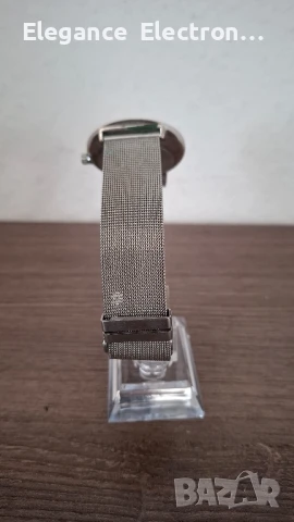 Продавам дамски часовник Avon Gy5LF9 – елегантен модел с камъчета, снимка 3 - Дамски - 51147134