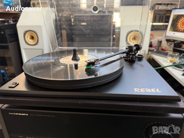 Продавам грамофон Revolver Rebel