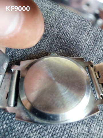 Руски механичен часовник ЗИМ, снимка 2 - Антикварни и старинни предмети - 44912336