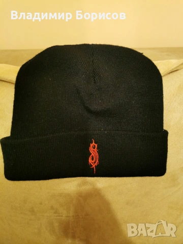 Продавам две тениски и зимна шапка на Slipknot