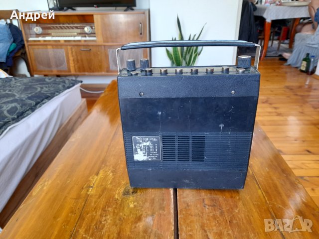 Старо радио,радиоприемник Урал Авто 2, снимка 4 - Антикварни и старинни предмети - 37607774