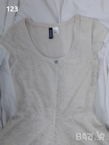 Спортно-елегантна  маркова дантелена  рокля в чаен цвят (кремаво-телесен) с камъчета-диамантчета, снимка 3 - Рокли - 50622344