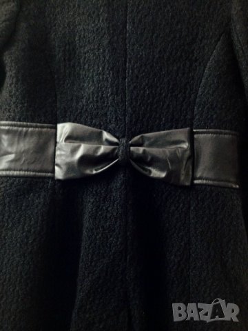 Дамско черно палто с паделка марка Radek's, снимка 3 - Палта, манта - 43545978